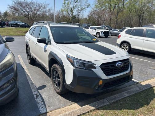 Crystal White Pearl 2022 Subaru Outback Wilderness