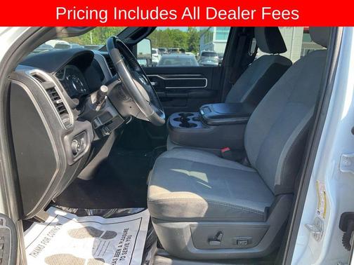 Bright White Clearcoat 2024 RAM 3500 Big Horn Crew Cab 4x4 8' Box