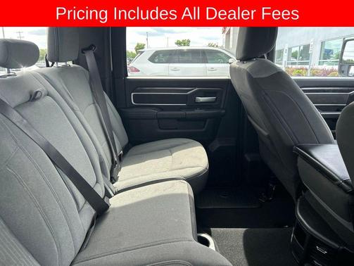 Bright White Clearcoat 2024 RAM 3500 Big Horn Crew Cab 4x4 8' Box