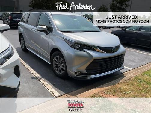 2024 Toyota Sienna XLE