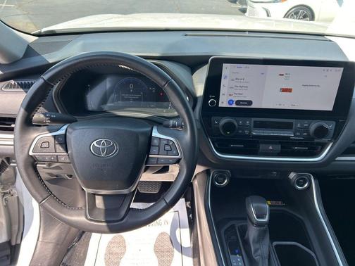 Wind Chill Pearl 2025 Toyota Grand Highlander XLE