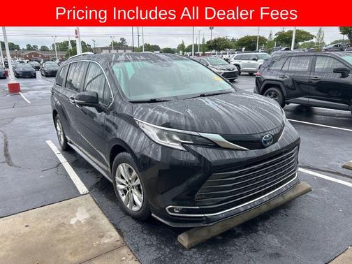 Midnight Black Metallic 2023 Toyota Sienna Limited