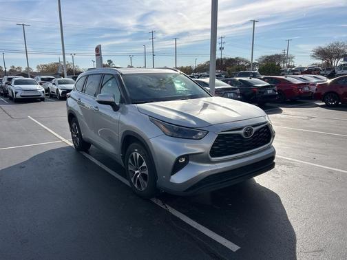 2024 Toyota Highlander XLE
