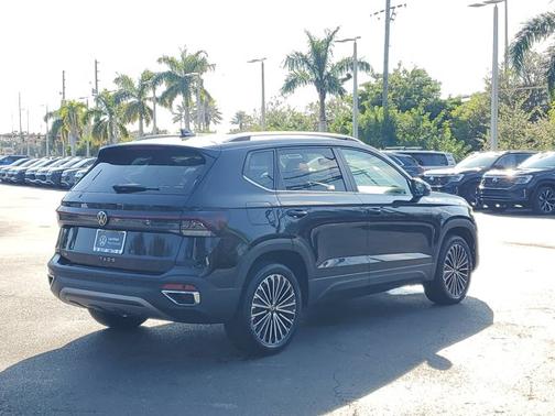 2025 Volkswagen Taos 1.5T SE