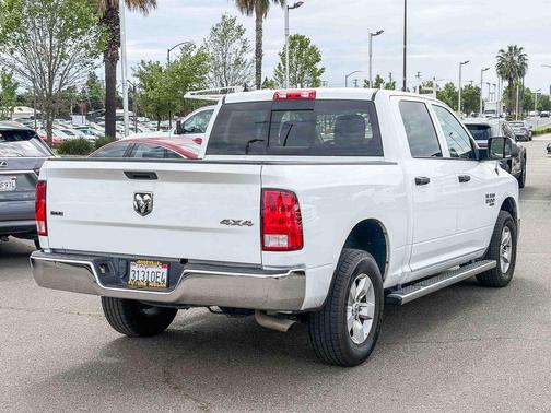 Bright White Clearcoat 2022 RAM 1500 Classic SLT