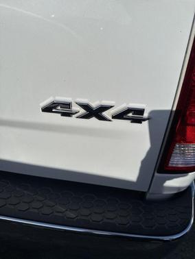 Bright White Clearcoat 2022 RAM 1500 Classic SLT