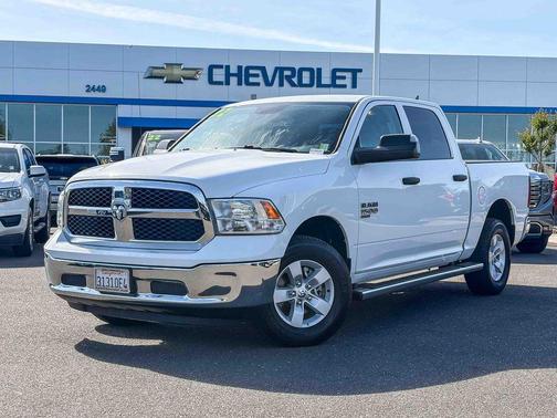 Bright White Clearcoat 2022 RAM 1500 Classic SLT