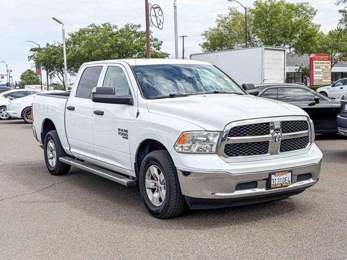 Bright White Clearcoat 2022 RAM 1500 Classic SLT