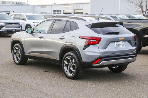 Sterling Gray Metallic 2026 Chevrolet Trax LT