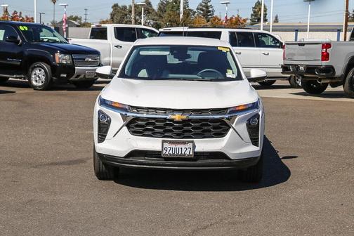 Summit White 2026 Chevrolet Trax LS