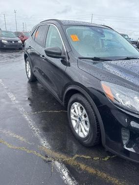 Black Metallic 2022 Ford Escape SE