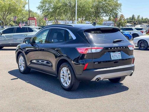Black Metallic 2022 Ford Escape SE