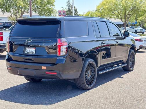 Black 2024 Chevrolet Suburban Z71