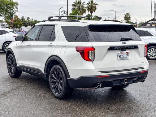 White Metallic 2022 Ford Explorer ST-Line