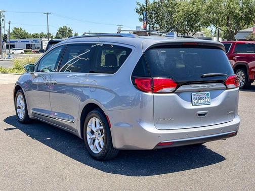 Billet Silver Metallic Clearcoat 2020 Chrysler Pacifica Limited
