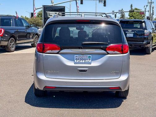 Billet Silver Metallic Clearcoat 2020 Chrysler Pacifica Limited