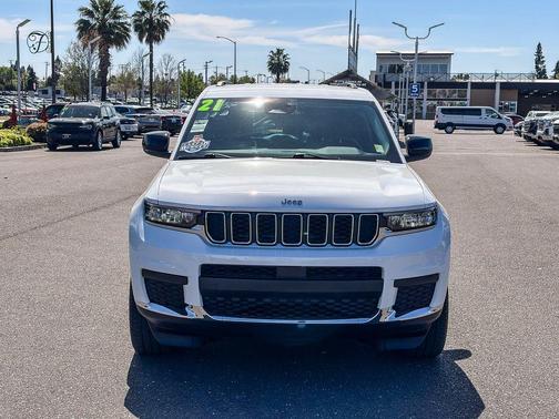 Bright White Clearcoat 2021 Jeep Grand Cherokee L Laredo