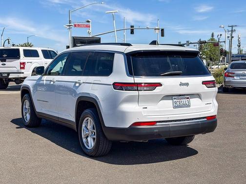 Bright White Clearcoat 2021 Jeep Grand Cherokee L Laredo