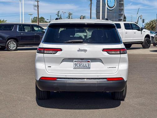 Bright White Clearcoat 2021 Jeep Grand Cherokee L Laredo