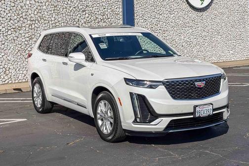 Crystal White Tri-Coat 2023 Cadillac XT6 Luxury FWD
