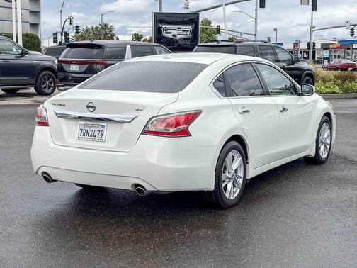Solid White 2015 Nissan Altima 2.5 SV