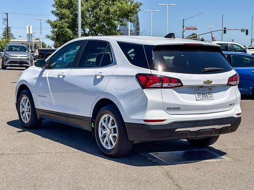 Summit White 2022 Chevrolet Equinox 1LT