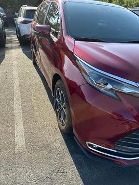 Pearl 2025 Toyota Sienna Platinum 7 Passenger