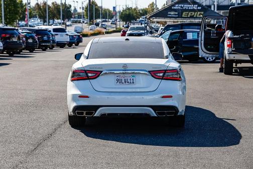 White 2022 Nissan Maxima Platinum