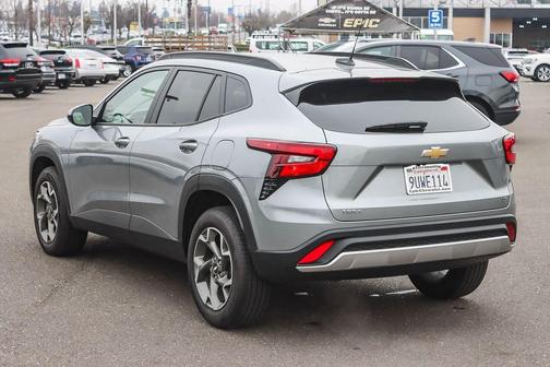 Sterling Gray Metallic 2025 Chevrolet Trax LT