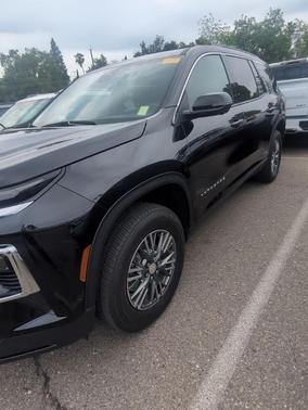 Mosaic Black Metallic 2024 Chevrolet Traverse LT