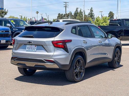 Sterling Gray Metallic 2025 Chevrolet Trax ACTIV