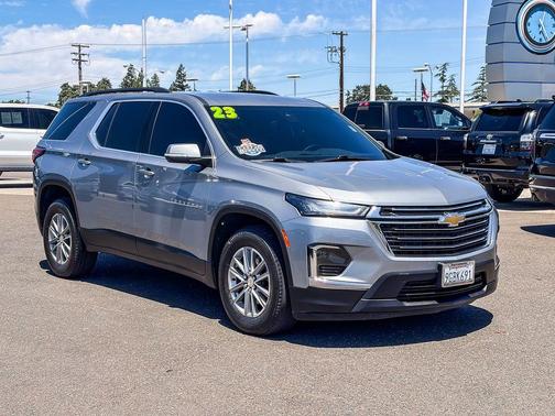 Sterling Gray Metallic 2023 Chevrolet Traverse LT Cloth