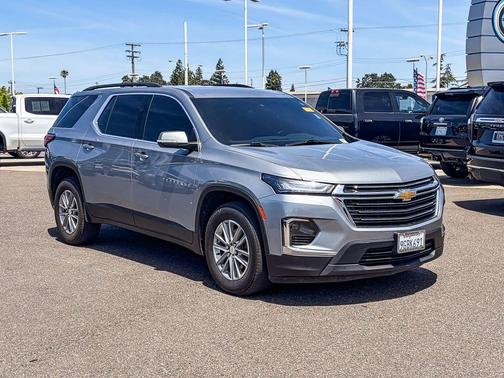 Sterling Gray Metallic 2023 Chevrolet Traverse LT Cloth