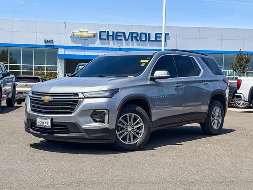 Sterling Gray Metallic 2023 Chevrolet Traverse LT Cloth