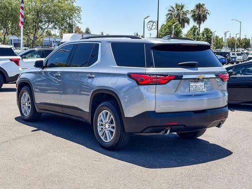 Sterling Gray Metallic 2023 Chevrolet Traverse LT Cloth