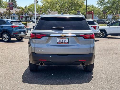 Sterling Gray Metallic 2023 Chevrolet Traverse LT Cloth