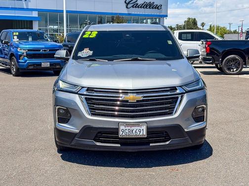 Sterling Gray Metallic 2023 Chevrolet Traverse LT Cloth
