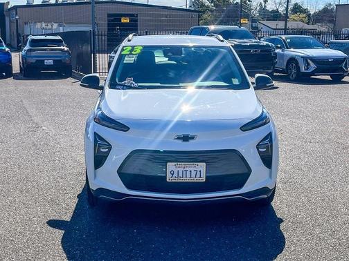 Summit White 2023 Chevrolet Bolt EUV LT