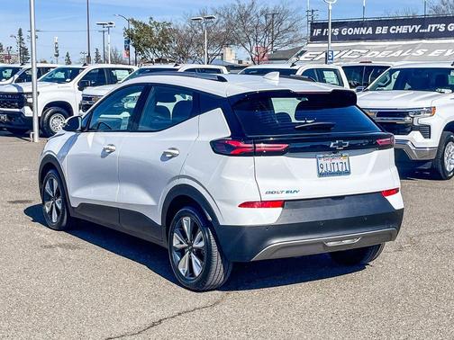 Summit White 2023 Chevrolet Bolt EUV LT