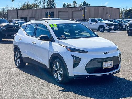 Summit White 2023 Chevrolet Bolt EUV LT