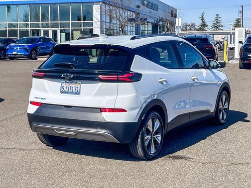 Summit White 2023 Chevrolet Bolt EUV LT