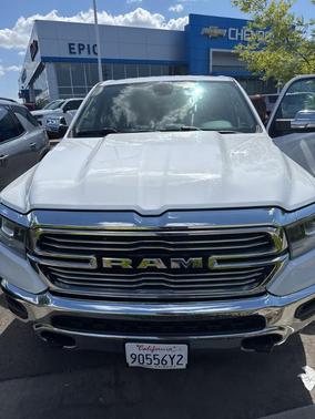 Bright White Clearcoat 2020 RAM 1500 Laramie
