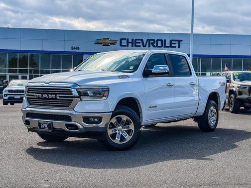 Bright White Clearcoat 2020 RAM 1500 Laramie