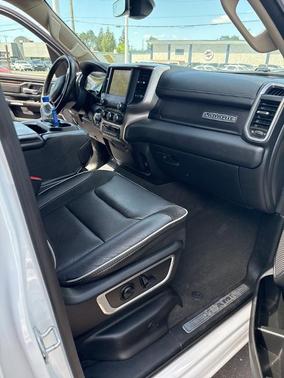 Bright White Clearcoat 2020 RAM 1500 Laramie