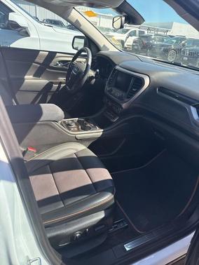 Summit White 2021 GMC Acadia AT4
