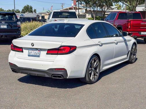Alpine White 2021 BMW M550 i xDrive