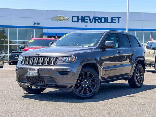 Granite Crystal Clearcoat Metallic 2017 Jeep Grand Cherokee Altitude