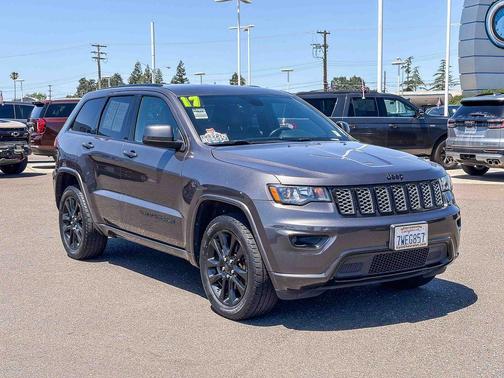 Granite Crystal Clearcoat Metallic 2017 Jeep Grand Cherokee Altitude