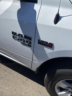 Bright White Clearcoat 2022 RAM 1500 Classic Tradesman