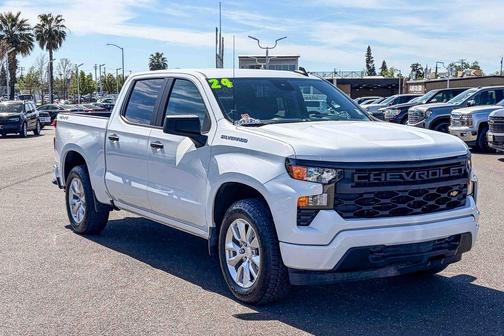 Summit White 2024 Chevrolet Silverado 1500 Custom